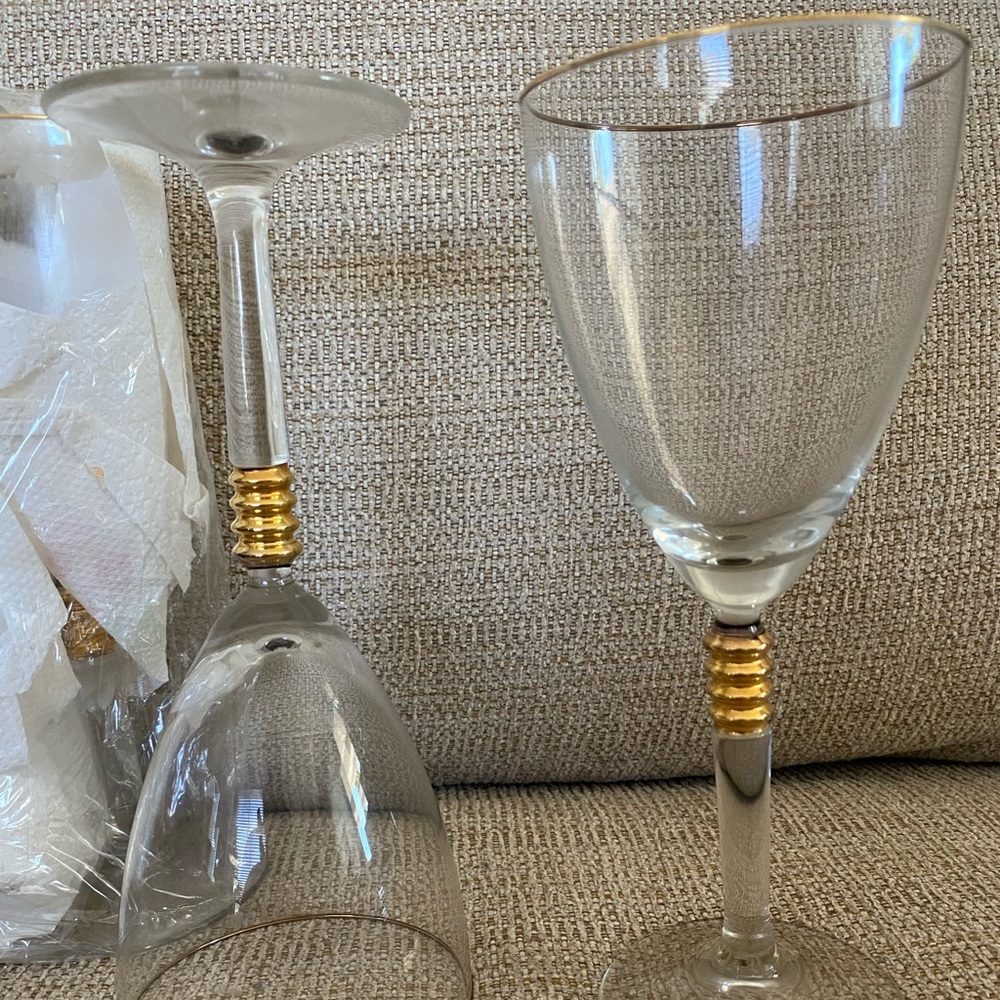 Set of 5 beautiful wine glasses